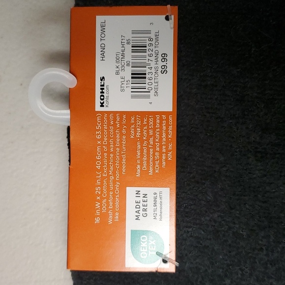 ❤️NWT DANCING SKELETONS PLUSH HAND TOWEL (ECO FRIENDLY) - HALLOWEEN - Picture 4 of 6